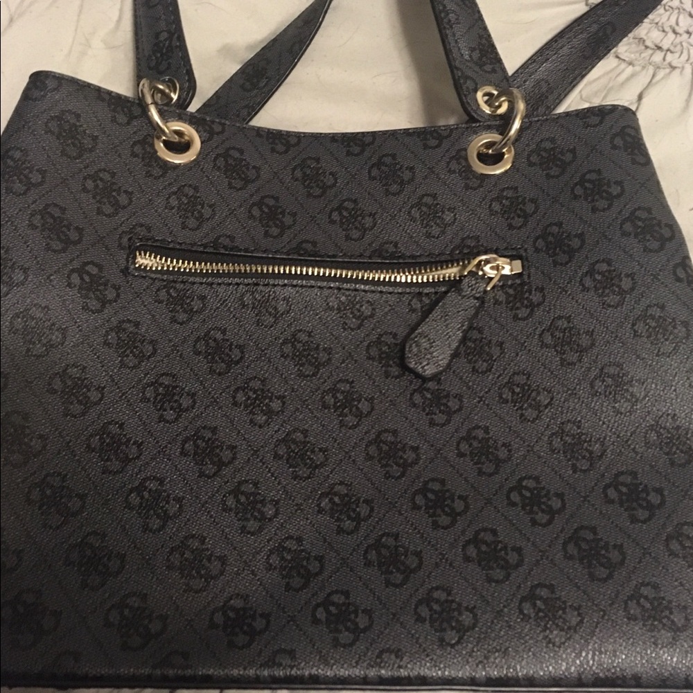 Guess tote